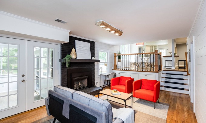McAlpine House | Traveler's Dream Home ★ 5BR KING BED Luxe Getaway