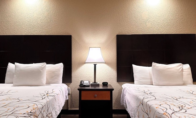 Elizabeth City Hotel | Travelers Inn Elizabeth City