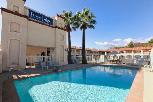 Benton Tract Hotel | Travelodge by Wyndham Redding CA