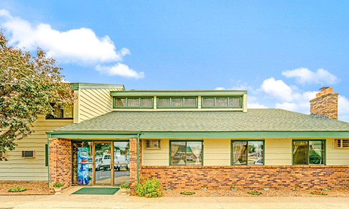 Shakopee Hotel | Travelodge by Wyndham Valleyfair Shakopee