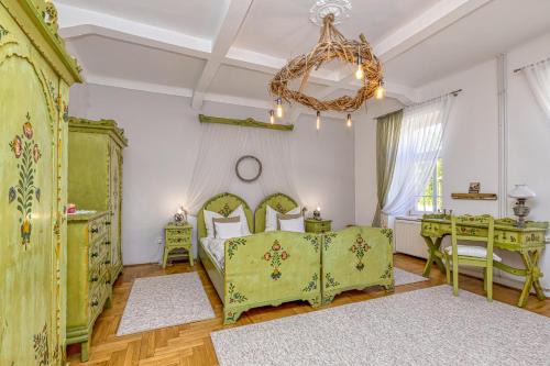 Balatonrendes House | Treasure Of The Past With Whirlpool - Happy Rentals