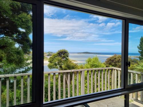 Taieri Mouth Apartment | Tree House