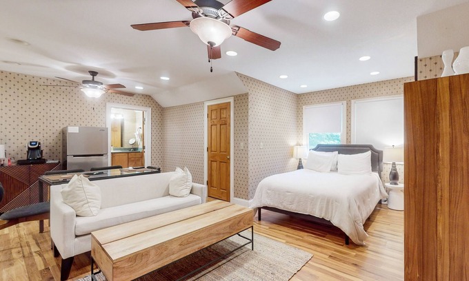 Hendersonville Apartment | Tree House | Spacious Studio on 20 Acres | Patio & Mile-Long Trail