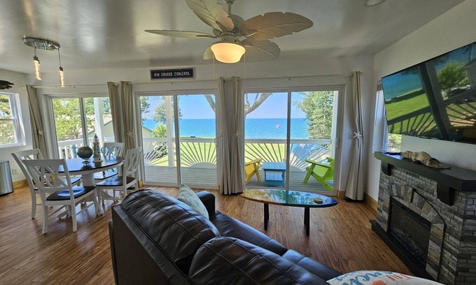 Madison Apartment | TREE TOP LAKE FRONT COTTAGE