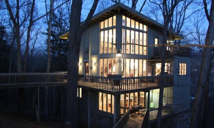 Woodfin House | Tree Tops - Stunning ' Treehouse' With Upscale Amenities in a Memorable Setting