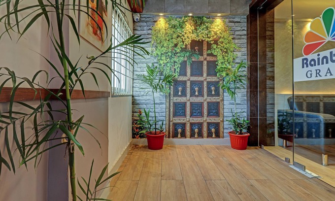 Dwaraka Nagar Hotel | Treebo Rainbow Grand