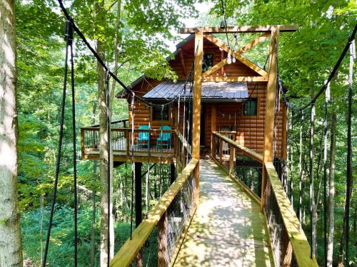Millersburg House | Treehouse #4 by Amish Country Lodging