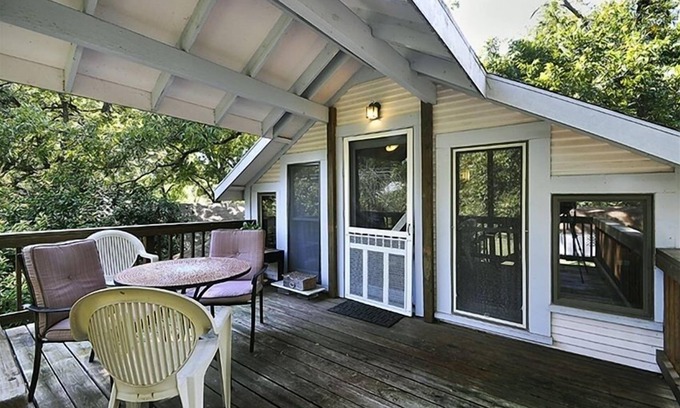 Holly Apartment | Treehouse Apt, Cute Converted Attic Apt. Above a House near Downtown