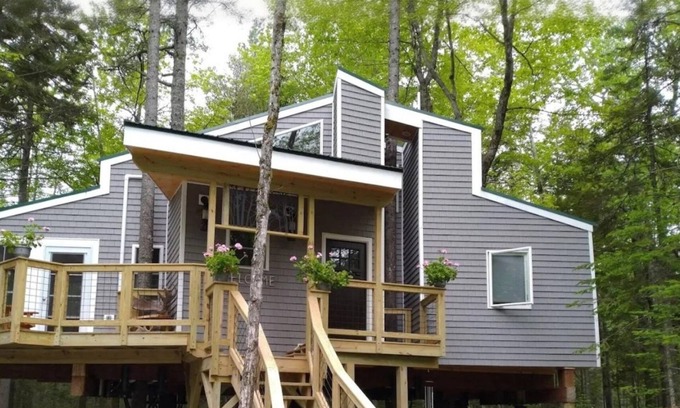 Hancock Cabin | Treehouse near Bar Harbor. Luxurious and private!