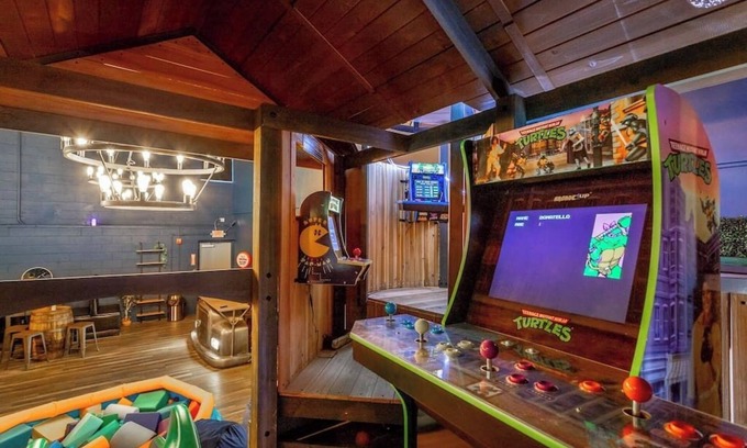 Rock Spring Apartment | Treehouse & Theater Arcade at Rock Spring Resort