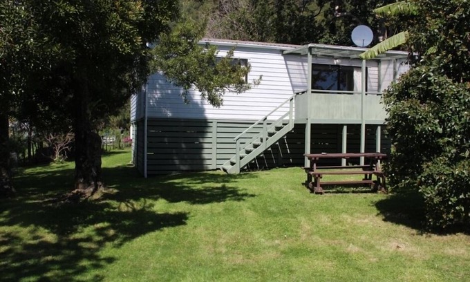 Waihau Bay House | Treehouse - Whanarua Bay Cottages