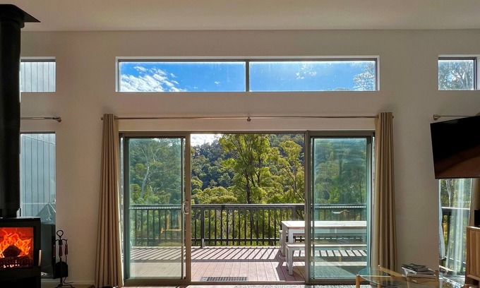 Sawmill Settlement House | Treeside View - Base of Mt Buller