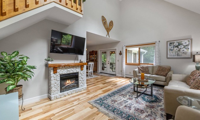 Moultonborough House | TREETOP LAKE WINNIPESAUKEE! Sandy beach, swim & kayak, barbeque under the pines