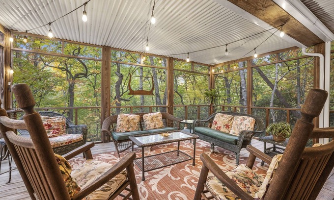 Montreat Cabin | Treetop Montreat/Blk Mtn 5BR/4BA cabin w/Creek just 20 minutes to Asheville!