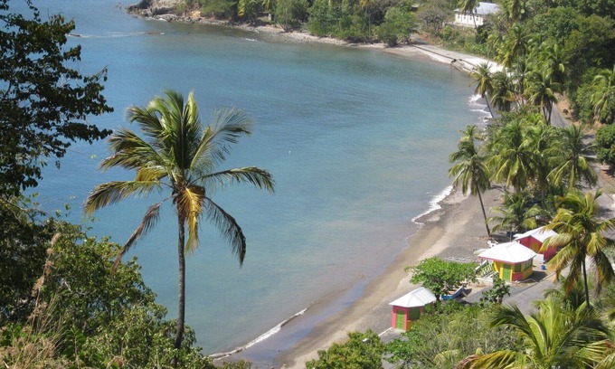Toucari Cottage | Treetops. A beautiful timber cottage, sea view, private and close to the beach.