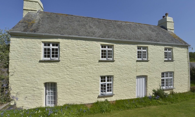 Saint John Cottage | TREGONHAWKE FARMHOUSE, pet friendly, with open fire in Millbrook