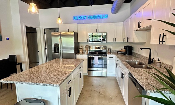 TMAG Thompson LN - Murfreesboro Rd Condo | Tremendous 1-bedroom condo in Nashville located 5 mins from BNA
