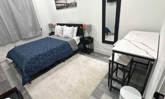 West Philadelphia Apartment | Trendy 1-Bedroom Getaway – Perfect for Couples, Sleeps 5