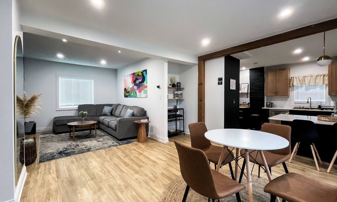 Detroit - Shoreway House | Trendy 3-bedroom home in Ohio City Cle with WiFi & walkable area