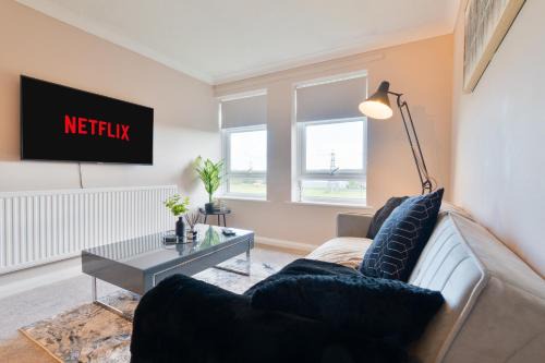 Canterbury Apartment | Trendy Central Apartment with Free Parking - Perfect for Contractors and Families