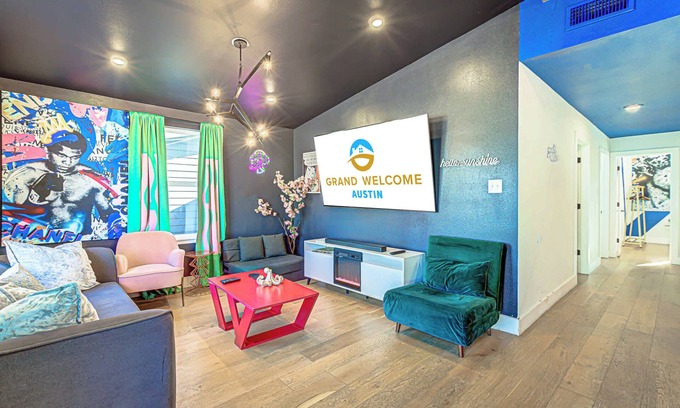 MLK House | Trendy Stay for 12 w/Hot Tub, Mins to DT + 6th St!