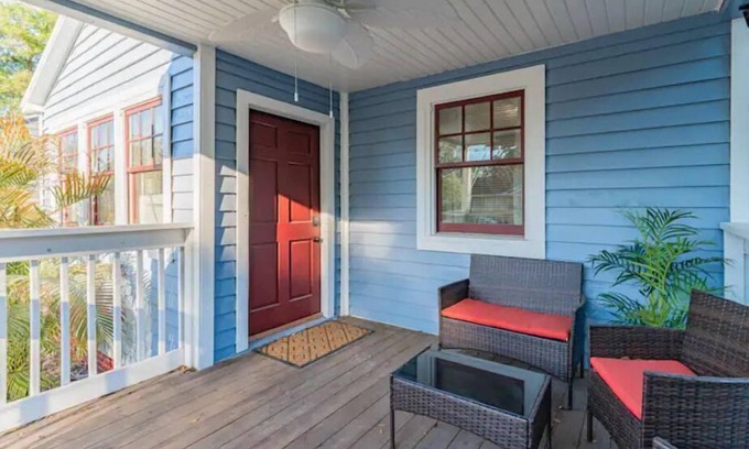 Seminole Heights House | Trendzy Suite - King Bed/HotTub - Close to Downtown and Foodie Hotspots