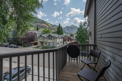 Telluride House | Tri-level condo, close to Coonskin Lift!