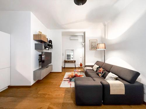 Giambellino Apartment | Trilocale Ampio e Luminoso, a 150m dalla METRO