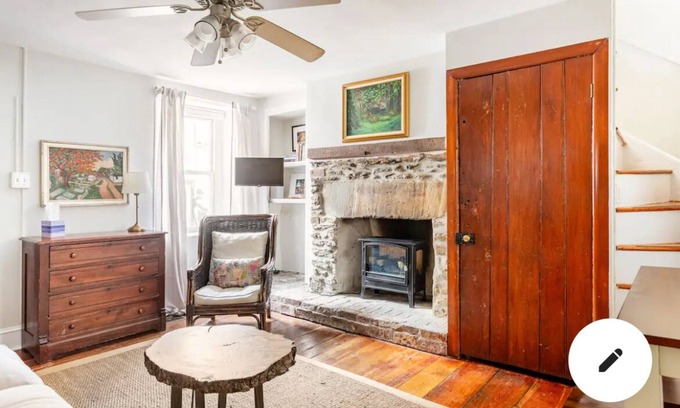 Manayunk Cottage | Trinity Cottage in Manayunk, Walk to Main Street, in the heart of Manayunk