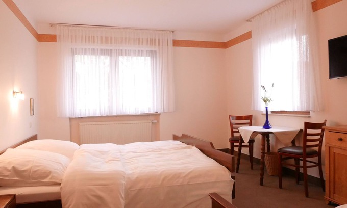 Buehlertal Apartment | Triple room with shower and WC