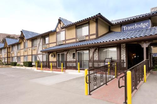 Canyon Country Hotel | Triplodge of Santa Clarita