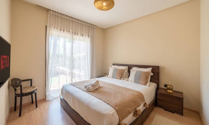 Menara Apartment | Trois Chambres et Jardin Privé à Prestigia