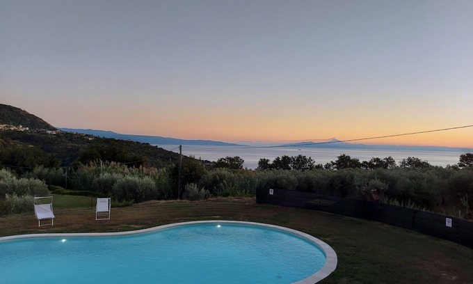 Ricadi Villa | Tropea - Capo Vaticano Apartment in villa with pool, sea view, big garden