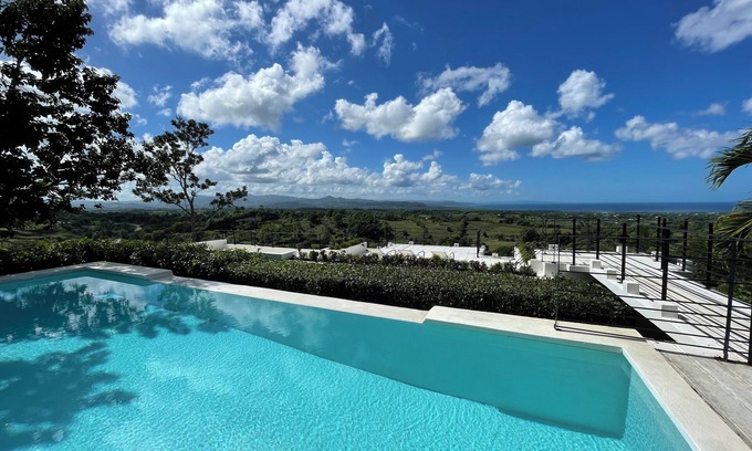 Rio San Juan Villa | Tropical garden, infinity pool, sea view and breathtaking nature. Starlink.
