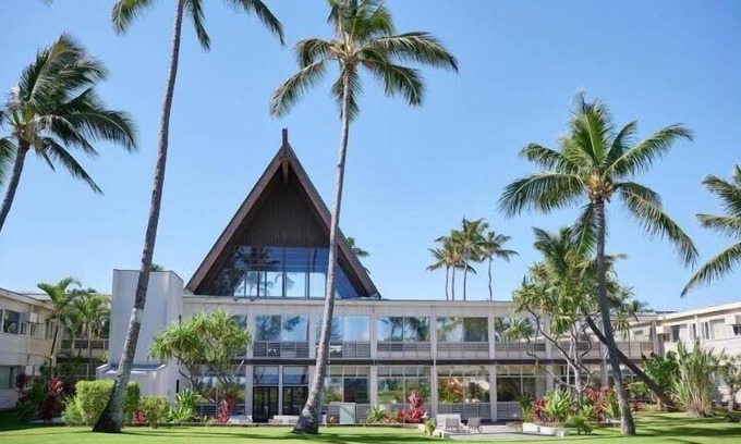 Kahului Apartment | Tropical Gardens View Room w/WiFi, Large TV, & Mini Refrigerator