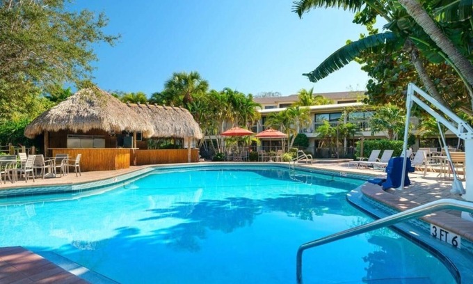 Moorings Hotel | Tropical Haven Close to Shopping, Dining, and the Beach