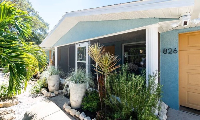 South Venice House | Tropical house and pool - 1/2 mile away from beach