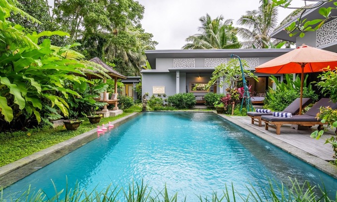 Melayang Villa | Tropical Oasis 3BR Chakola Villa with Private Pool