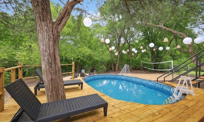 Lancaster House | Tropical Oasis - Pool + Beach Volleyball + Firepit