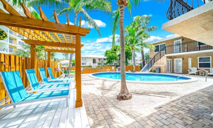 Coral Ridge Apartment | Tropical Paradise + POOL & PATIO