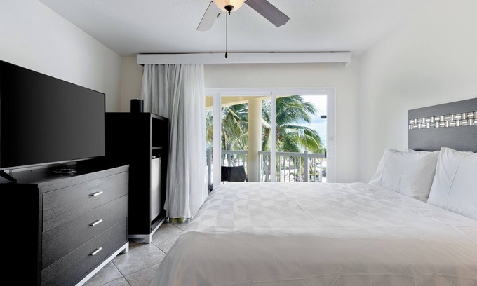 Crystal Harbour Apartment | Tropical Studio w/Ocean Views, Pool Access, & Dining at Driftwood Bar & Grill