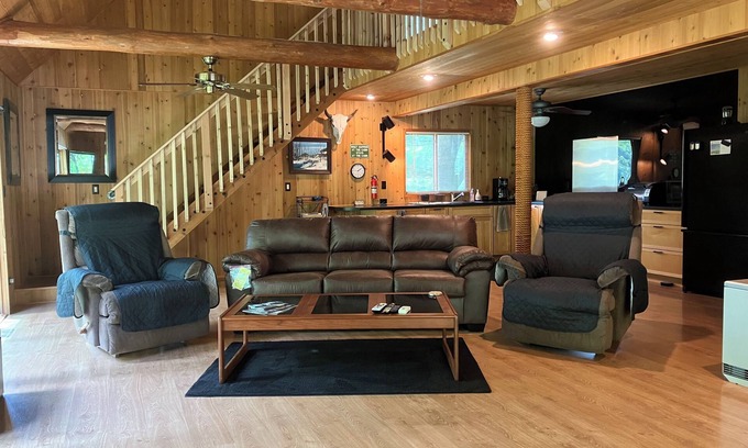 De Soto House | Trout Fishing Country Chalet on 1/2 Mile of Class 1 Trout Steam