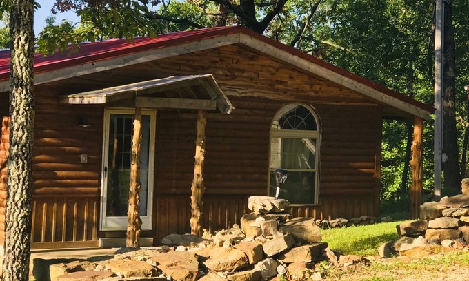 Bennett Springs Cabin | Trout fishing enthusiasts - minutes from the stream!