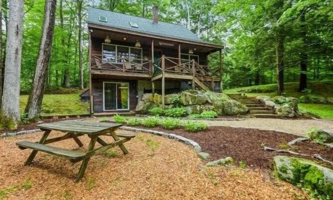 Moultonborough Cabin | Trout Pond House with Lake Kanasatka Beach access!
