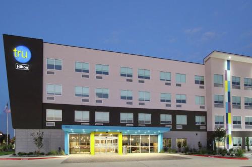 Bryan Hotel | Tru by Hilton Bryan College Station