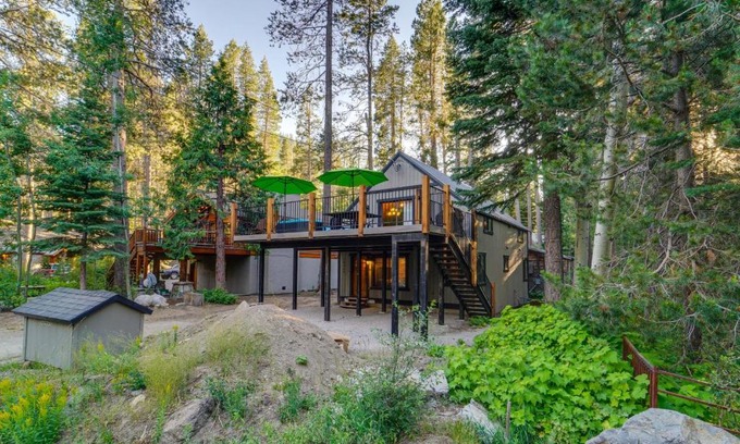 Donner Lake Woods House | Truckee Family Home, Walk to Lake and 5 Mi to Skiing