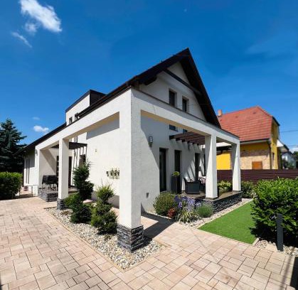 Szemeretelep Apartment | True Gem at the Airport by NeWave