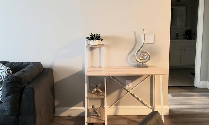 Newark Apartment | True Luxury/City View-Mins to DT/Free Parking