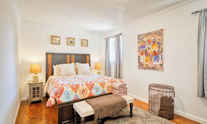 Healdsburg Cottage | True Wine Country Living: 2BR Converted Milkbarn on Family Vineyard