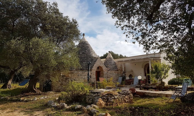 Ceglie Messapica Cottage | TRULLO in an evergreen olive grove in Salento, Apulia.